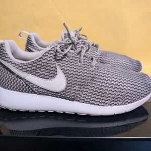 Women's Nike Roshe Light Cobble Stone Sneakers Size 8.5